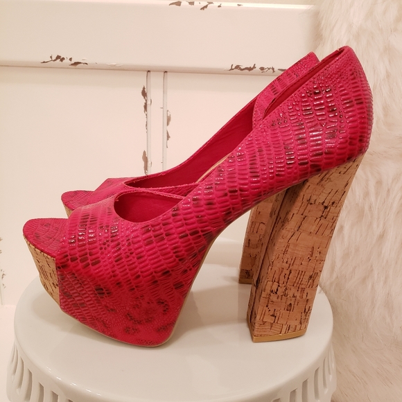 I don't know Shoes - Red Faux Snakeskin Platform Heels